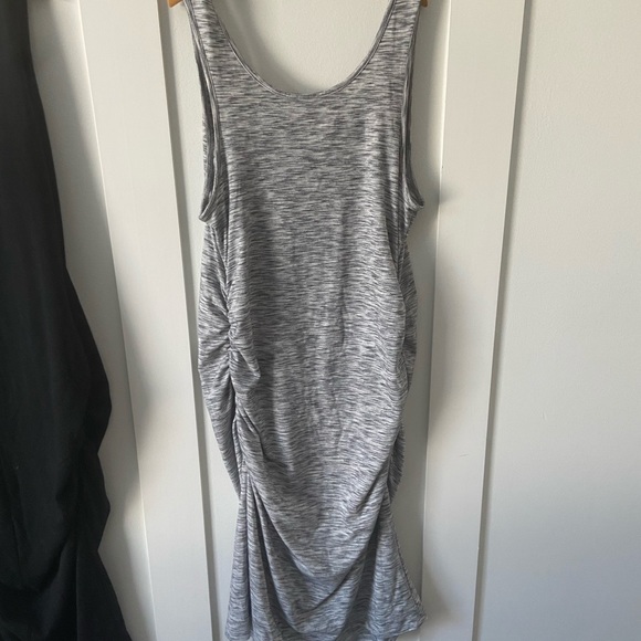 Liz Lange and Old Navy Maternity Ruched Dresses - Picture 4 of 8